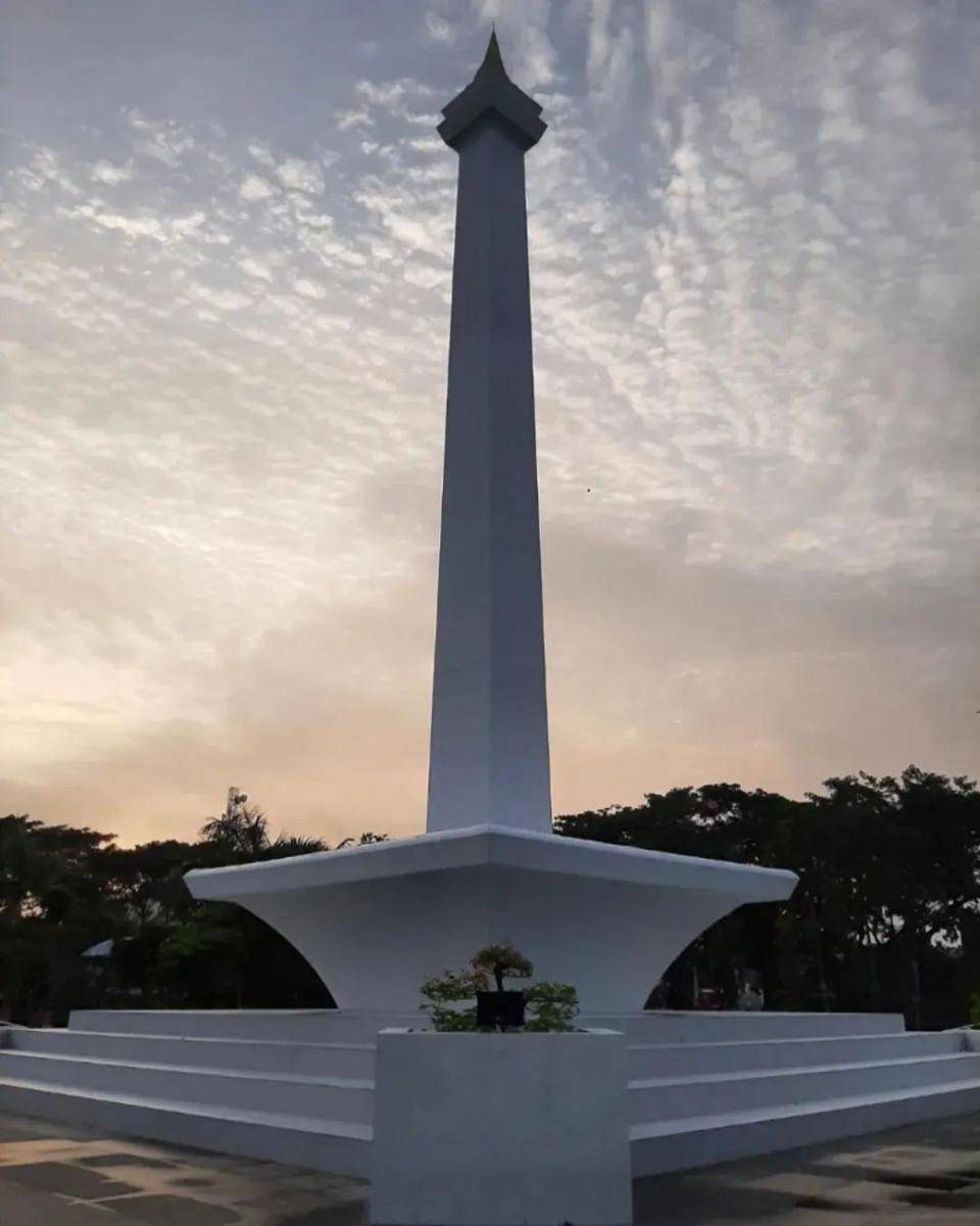 Replika Tugu Monas di Madiun. Instagram/wisatamadiun