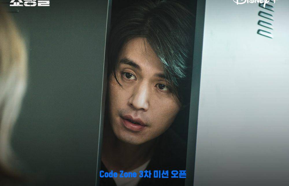 Cuplikan drama A Shop for Killers (dok. Disney+/A Shop for Killers)