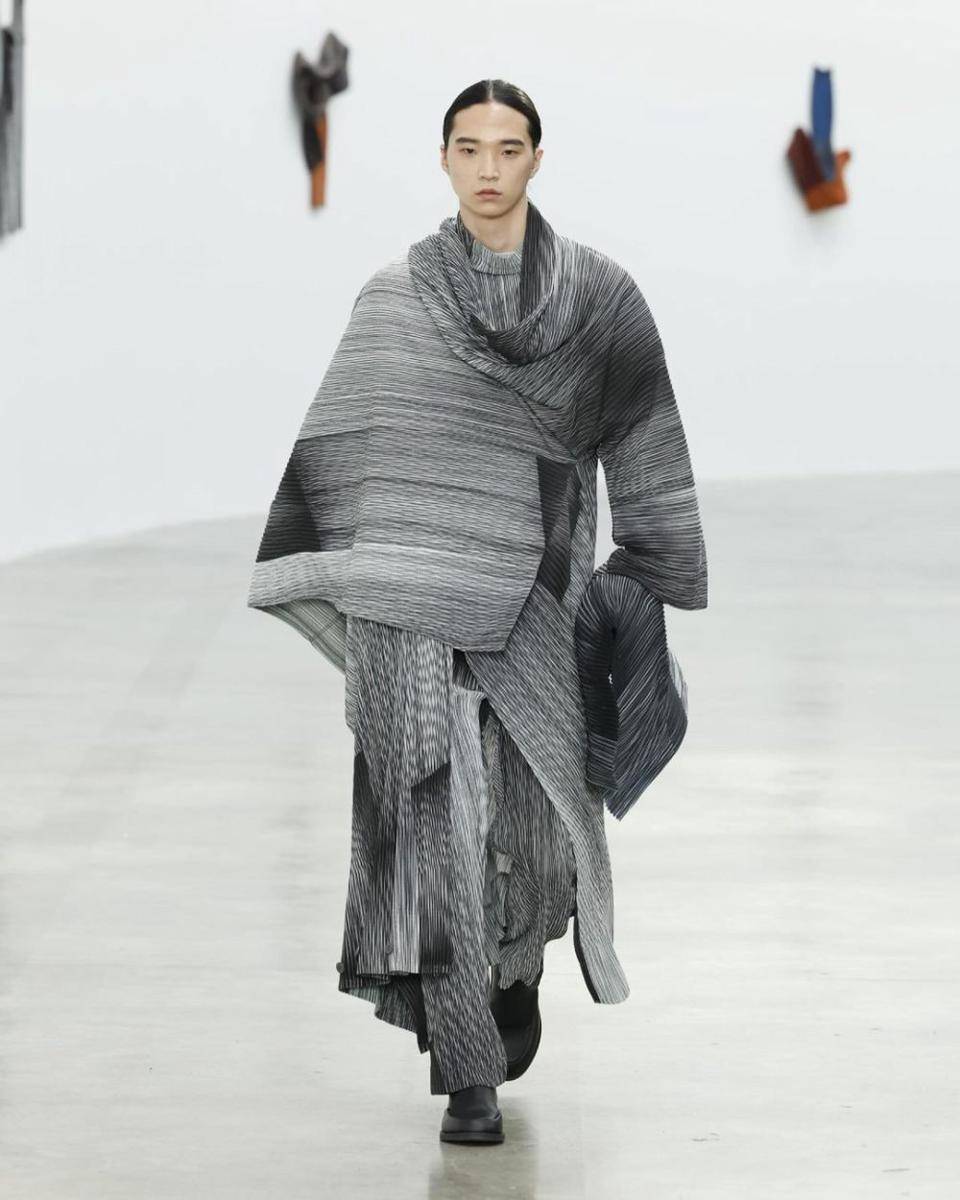 Homme Plissé Issey Miyake A/W '24 di Paris Fashion Week 2024 (dok. Issey Miyake)