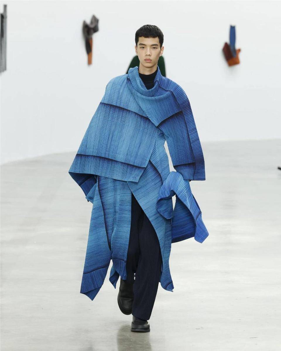 Homme Plissé Issey Miyake A/W '24 di Paris Fashion Week 2024 (dok. Issey Miyake)