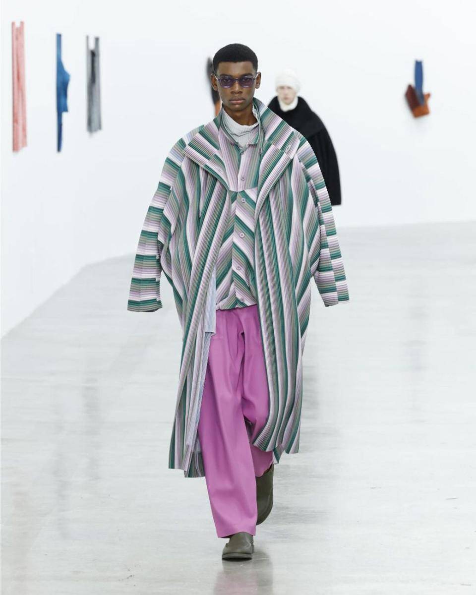Homme Plissé Issey Miyake A/W '24 di Paris Fashion Week 2024 (dok. Issey Miyake)