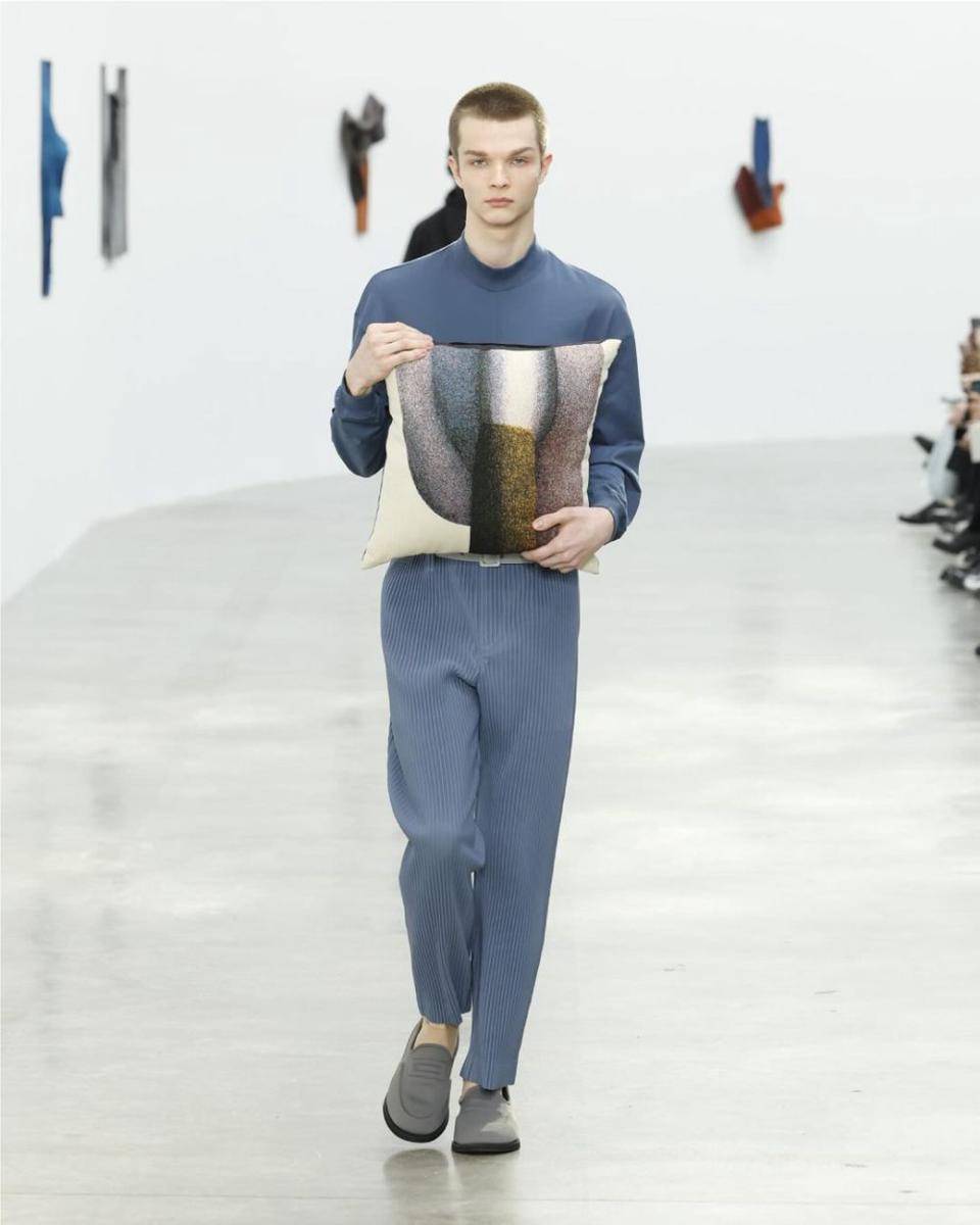 Homme Plissé Issey Miyake A/W '24 di Paris Fashion Week 2024 (dok. Issey Miyake)