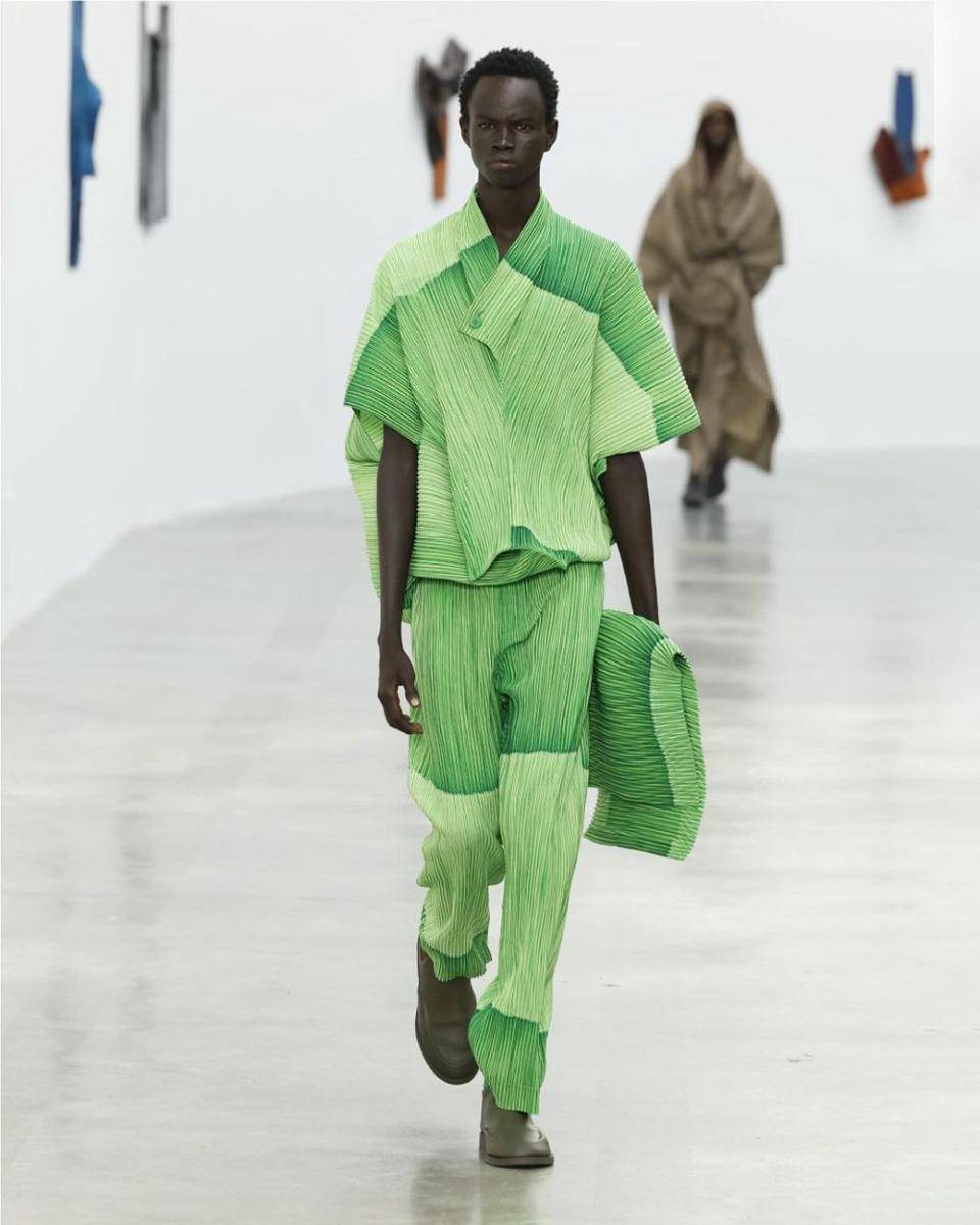 Homme Plissé Issey Miyake A/W '24 di Paris Fashion Week 2024 (dok. Issey Miyake)
