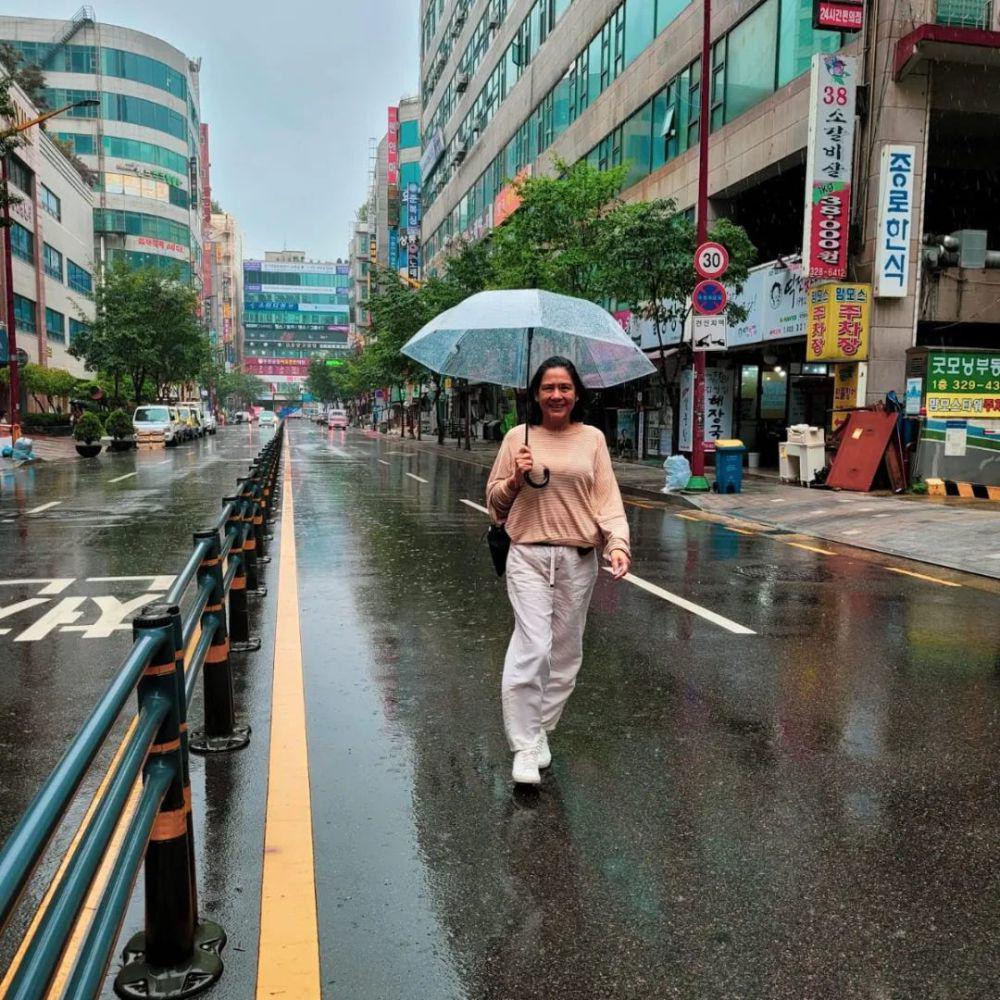 OOTD minimalis ala keluarga Mirdad (instagram.com/lydiakandou_)