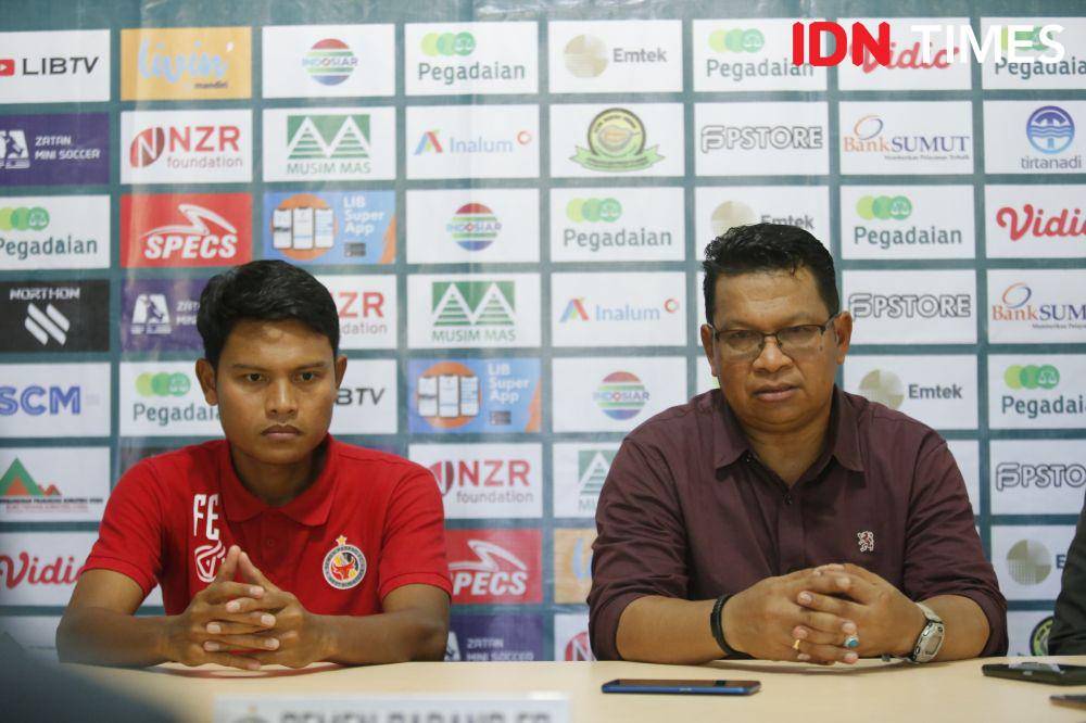 Pelatih Semen Padang Defriadi dan striker Fandi Eko Utomo (IDN Times/Doni Hermawan)