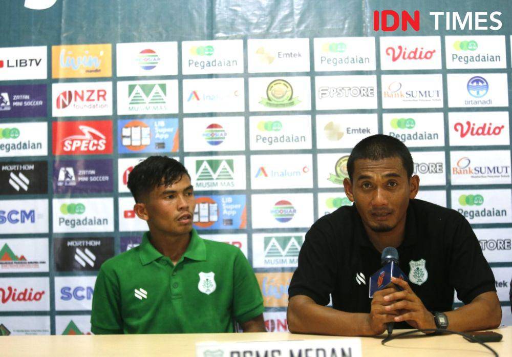 Pelatih PSMS Legimin Rahardjo usai kontra Semen Padang di Stadion Baharoeddin Siregar pada 12 Besar Liga 2, Senin (22/1/2024) (IDN Times/Doni Hermawan)