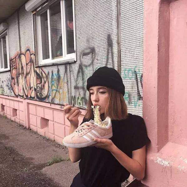 foto random dan kocak soal sepatu (reddit.com/user/nappythenfappy)