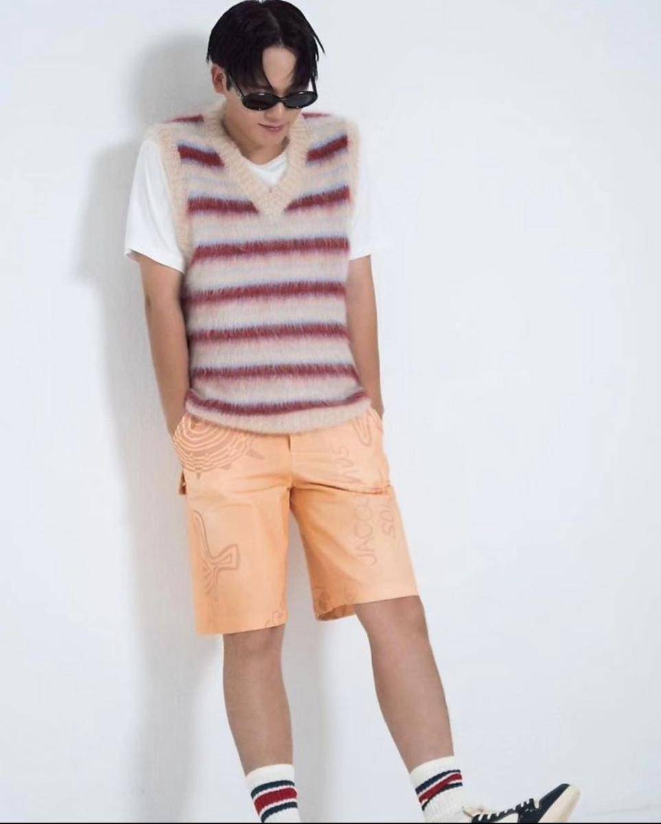 Paduan knitwear vest ala Lee Jung Ha (instagram.com/jungha.km)
