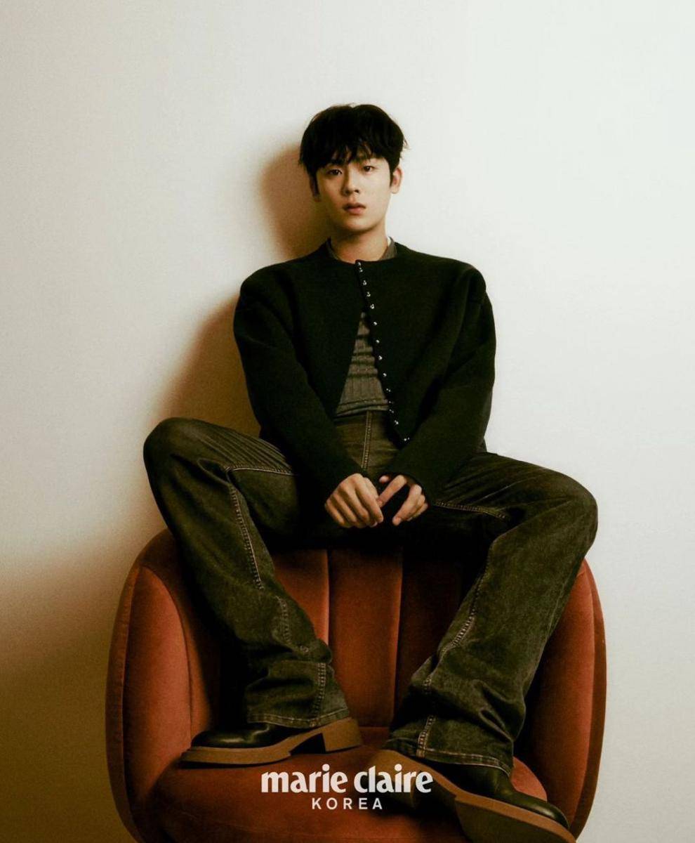 Paduan knitwear cardigan ala Lee Jung Ha (instagram.com/jungha.km)