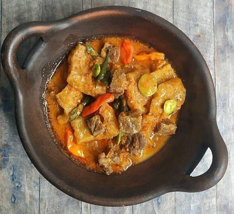 sayur krecek wagyu (instagram.com/resepanekamasakan)