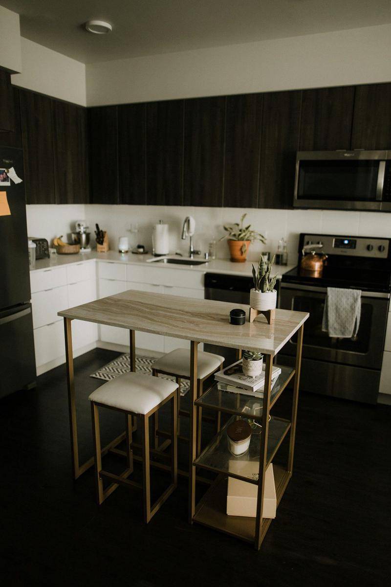 inspirasi dapur mungil (unsplash.com/@blakepnw)