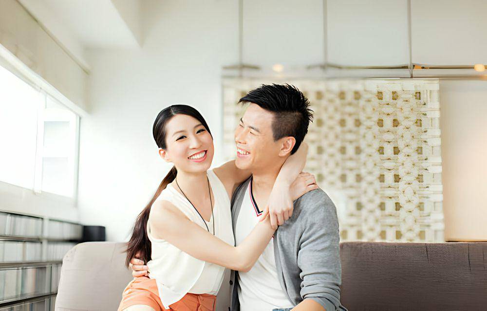 ilustrasi wanita yang clingy terhadap pasangannya (istockphoto.com/RichVintage)