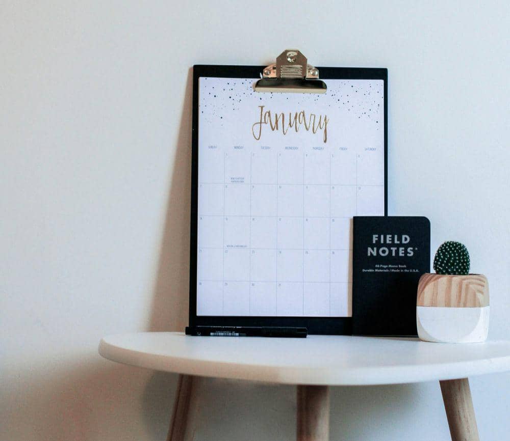 inspirasi kalender sebagai item dekorasi (unsplash.com/Kara Eads)