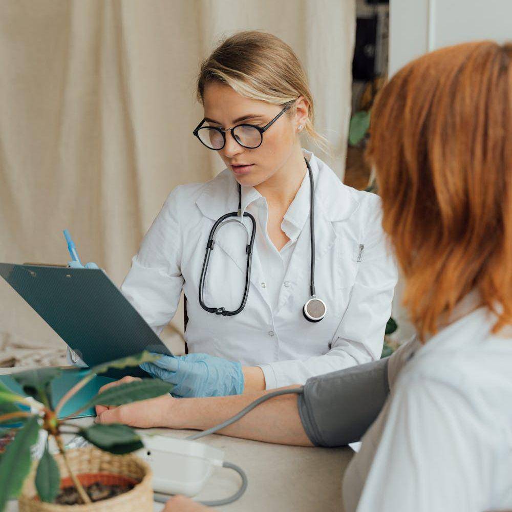ilustrasi konsultasi dokter (pexels.com/Antoni Shkraba)