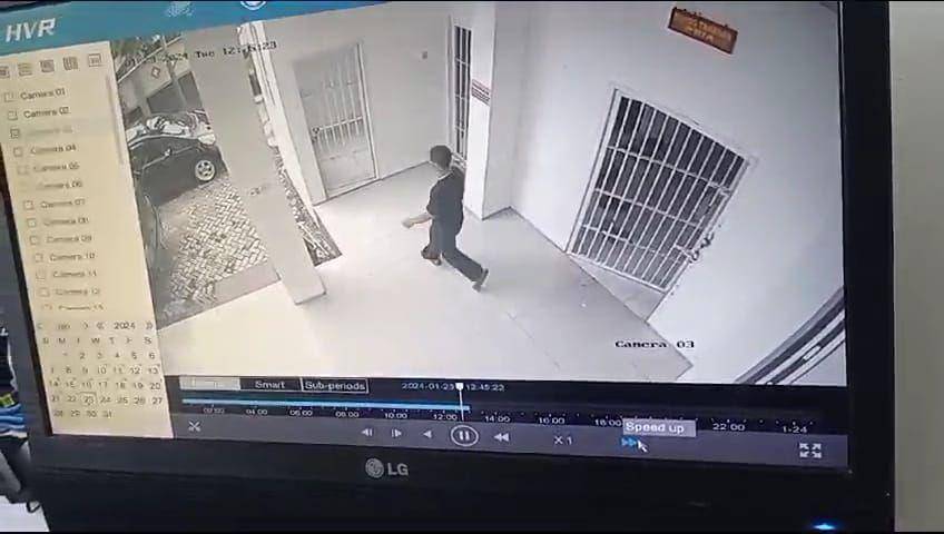 Tangkapan layar CCTV PN Magetan detik detik tahanan kasus pencabulan anak bawah umur kabur dari sel tahanan. IDN Times/ Riyanto