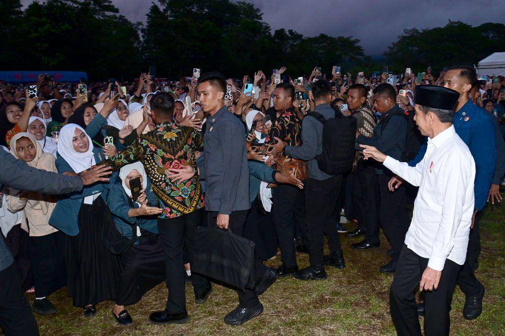 Presiden Jokowi hadir dalam Apel Santri dan Pelajar Emas 2045 di Kabupaten Wonosobo, pada Senin (22/1/2024) (dok. Sekretariat Presiden)