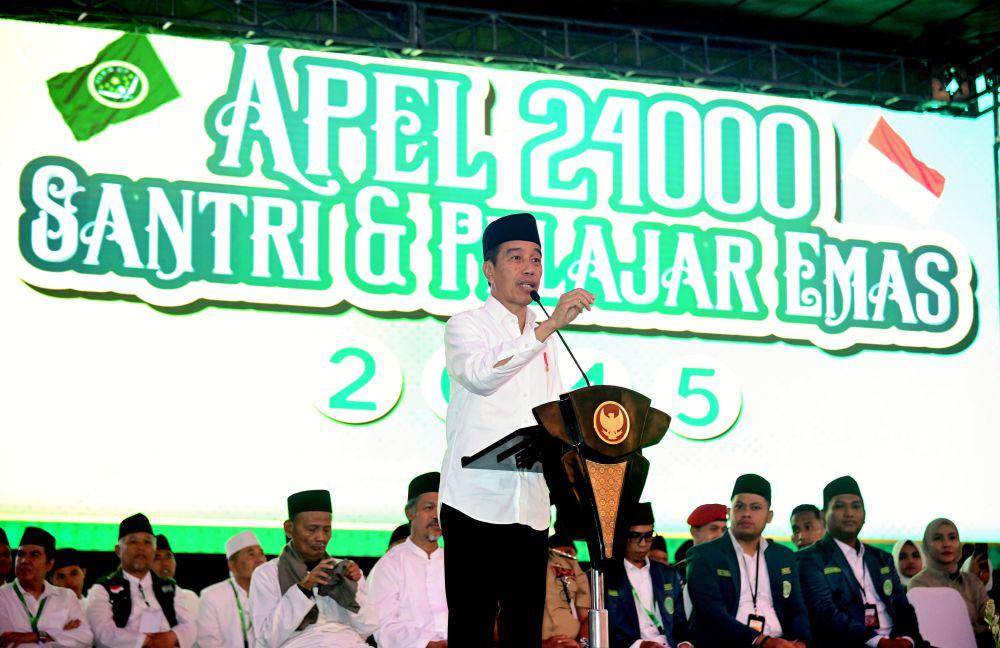 Presiden Jokowi hadir dalam Apel Santri dan Pelajar Emas 2045 di Kabupaten Wonosobo, pada Senin (22/1/2024) (dok. Sekretariat Presiden)