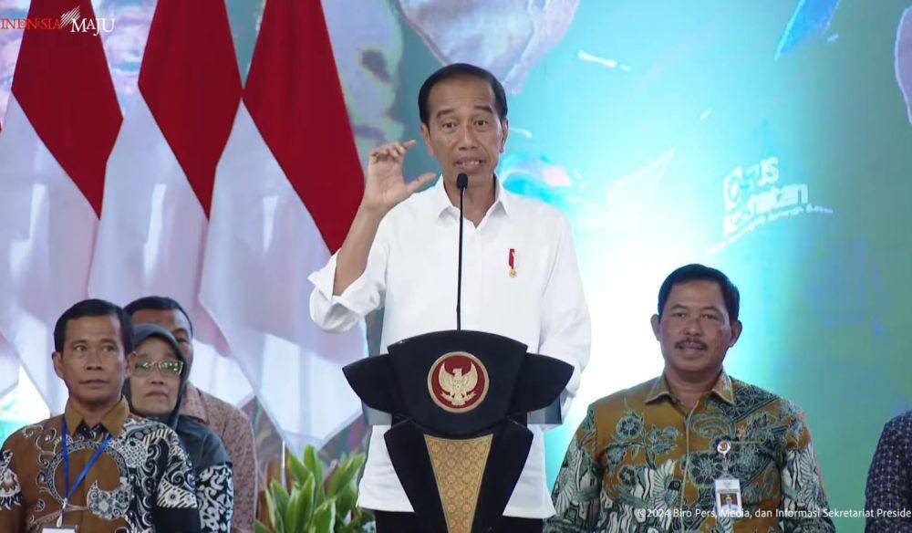 Presiden Jokowi bersilaturahmi dengan sejumlah penerima BPJS di Kabupaten Blora, Jawa Tengah, pada Selasa (23/1/2024) (Youtube.com/Sekretariat Presiden)