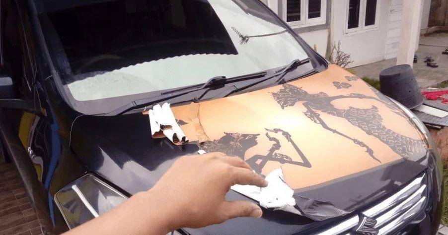 Langkah-langkah Melepas Stiker di Body Mobil