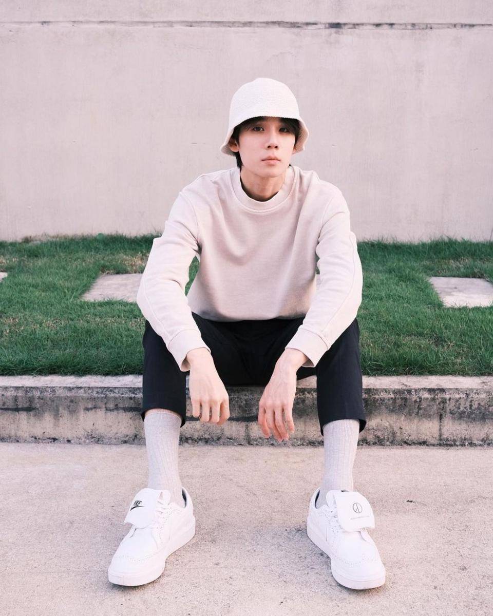 OOTD bucket hat ala Jimmy Potiwihok (instagram.com/jimmyyjp)