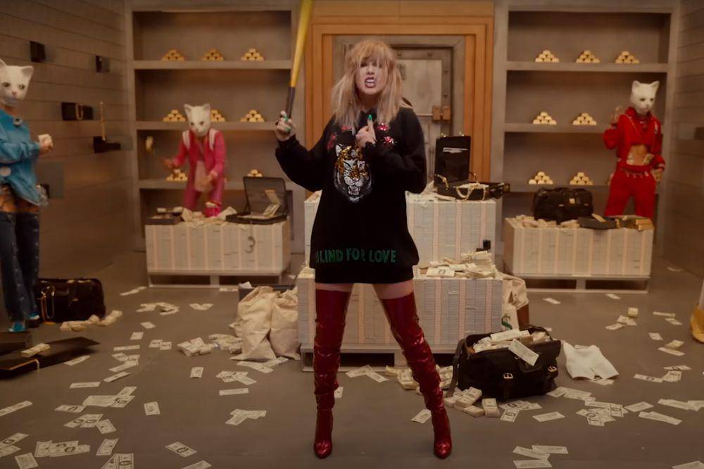 outfit Taylor Swift di video "Look What You Made Me Do" (youtube.com/taylorswift)
