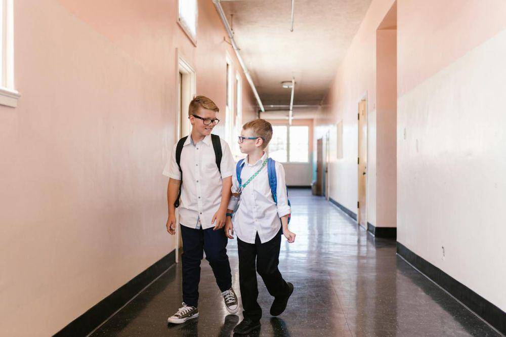 6 Perlengkapan Sekolah yang Bisa Dilungsurkan dari Kakak ke Adik