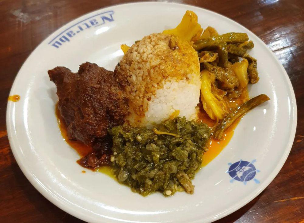 5 Rekomendasi Restoran Padang Legendaris di Jakarta, Bikin Ngiler!