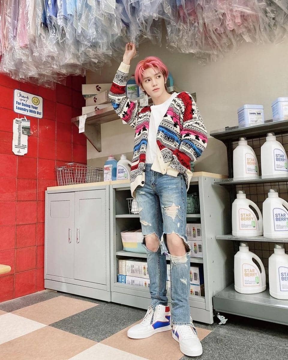 padu padan celana jeans ala Taeyong NCT (instagram.com/taeoxo_nct)