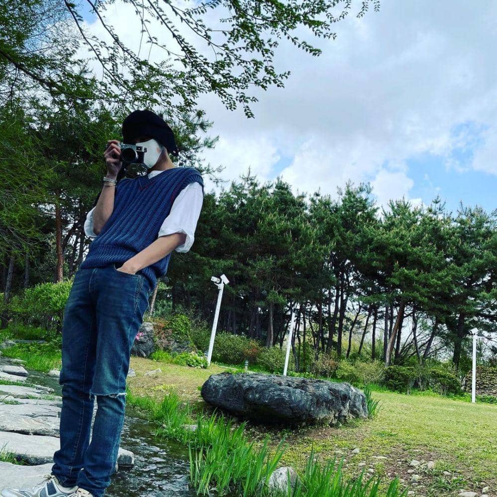 padu padan celana jeans ala Taeyong NCT (instagram.com/taeoxo_nct)