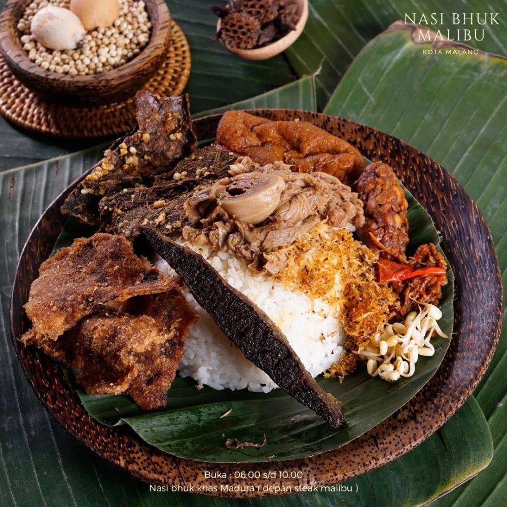 Nasi bhuk Madura depan Steak Malibu Malang. Instagram/nasibhukmalibuu