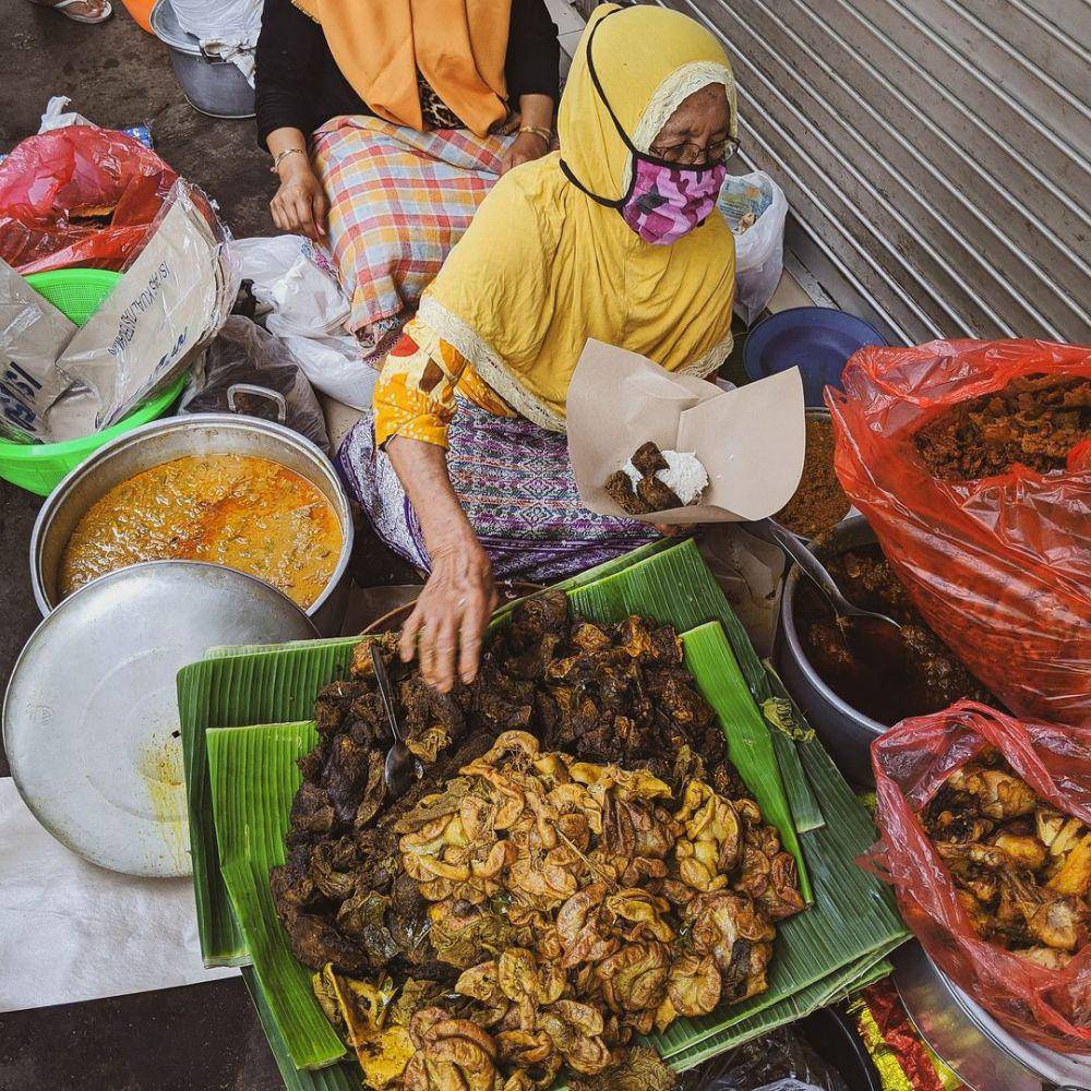 Nasi Buk Hj Tumi Malang. Instagram/pembururasa