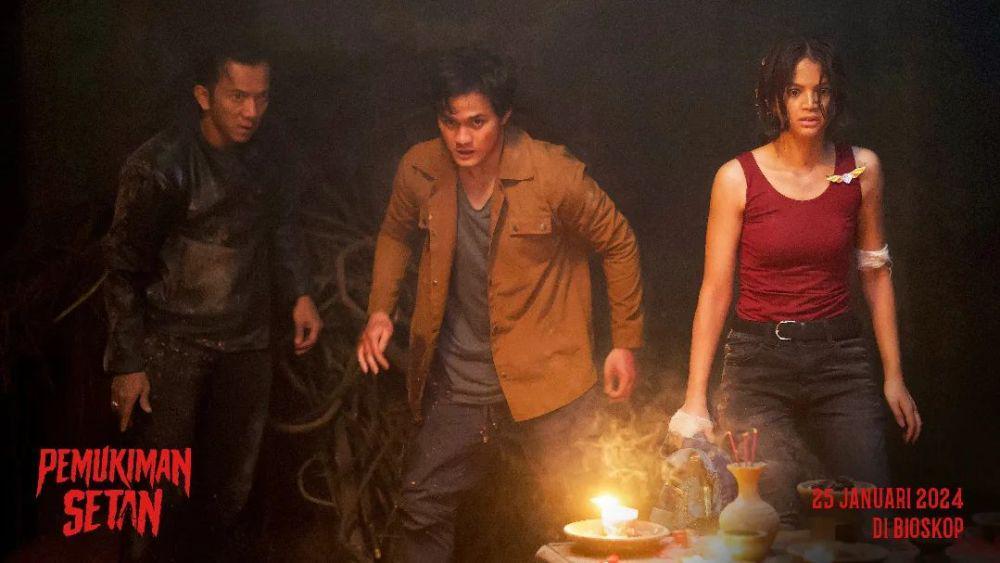 Kelebihan dan Kekurangan Film Pemukiman Setan, Opening Memukau!