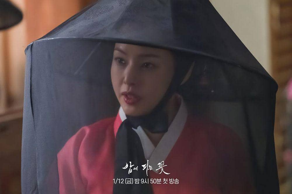 Honey Lee di drama Knight Flower (instagram.com/mbcdrama_now)