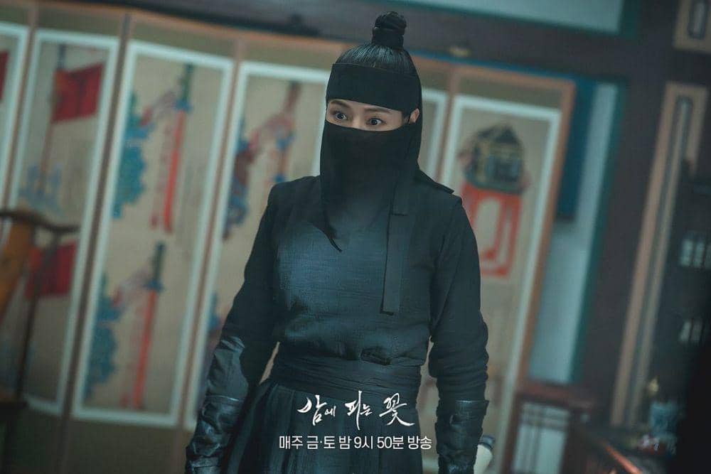 Honey Lee di drama Knight Flower (instagram.com/mbcdrama_now)