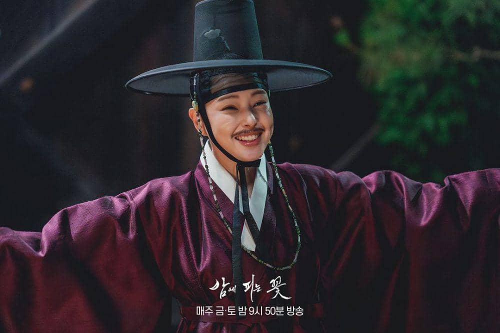 Honey Lee di drama Knight Flower (instagram.com/mbcdrama_now)