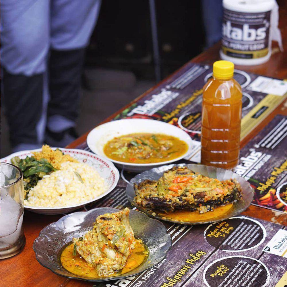 Jangan Pedes Ayam ala Warung Pedes Tangkilsari. Instagram/malangfoodies
