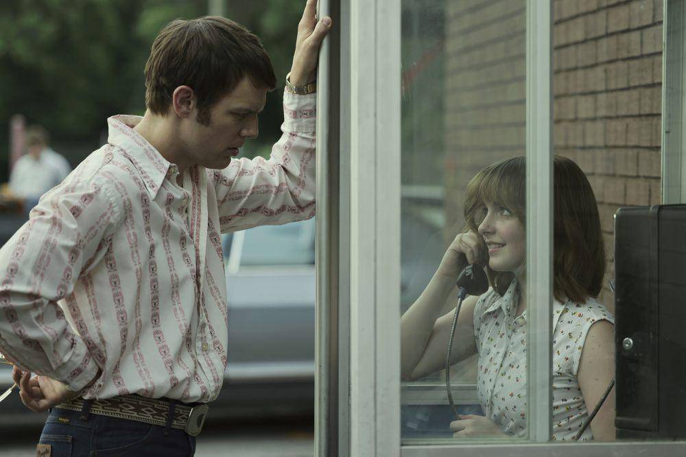 Jake Lacy dan Mckenna Grace dalam serial A Friend of the Family (dok. Universal Content Productions/Friend of the Family)