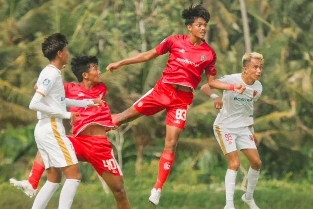 Salah satu momen pertandingan Bali United U-20 melawan PSM Makassar U-20 dalam ajang Elite Pro Academy (EPA) 2023-24. (Instagram.com/baliunitedyouth)
