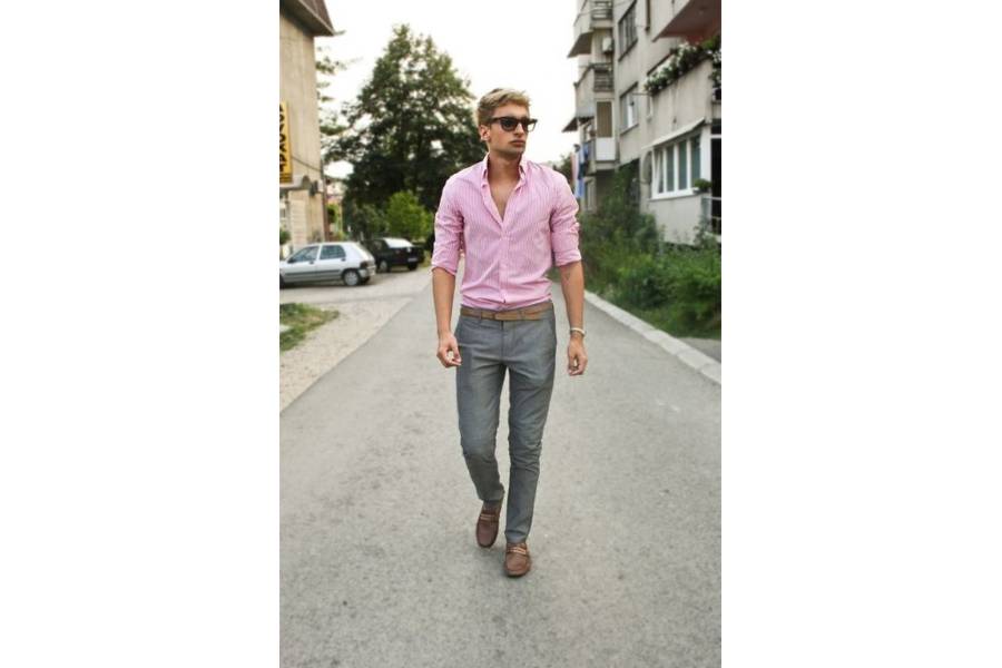 Outfit pria pink dan abu-abu (pinterest.com)