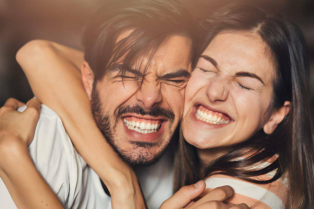 ilustrasi wanita yang clingy terhadap pasangannya (istockphoto.com/filadendron)