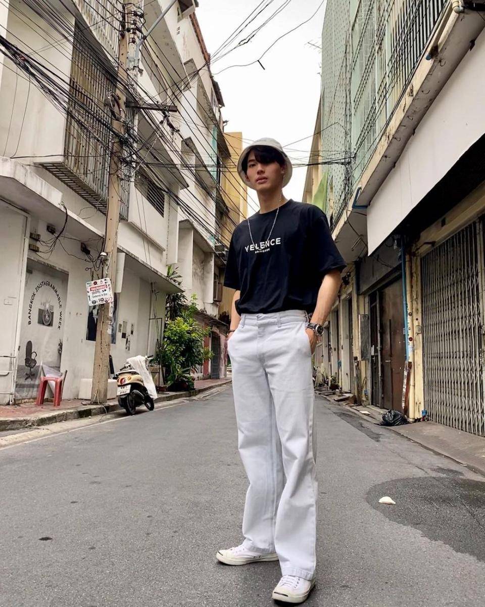 OOTD bucket hat ala Win Metawin (instagram.com/winmetawin)