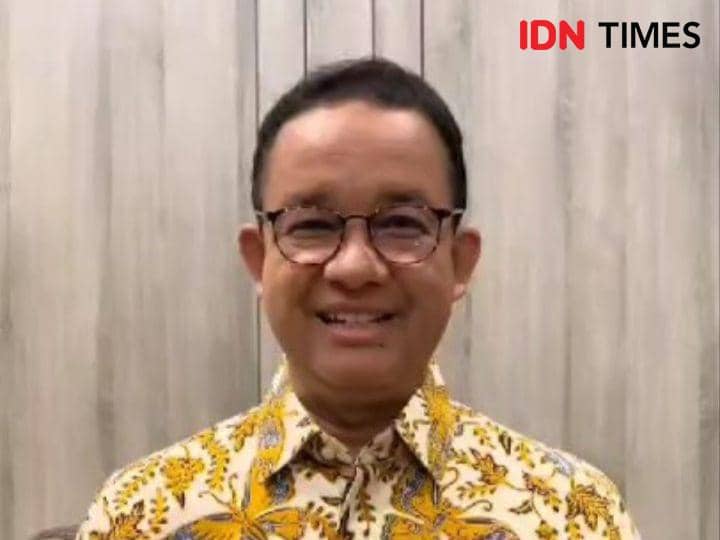 Capres nomor urut 1 Anies Baswedan saat mengabarkan kehadiran di Cailacap, Rabu(24/1/2024).(IDN TImes/Cokie Sutrisno).