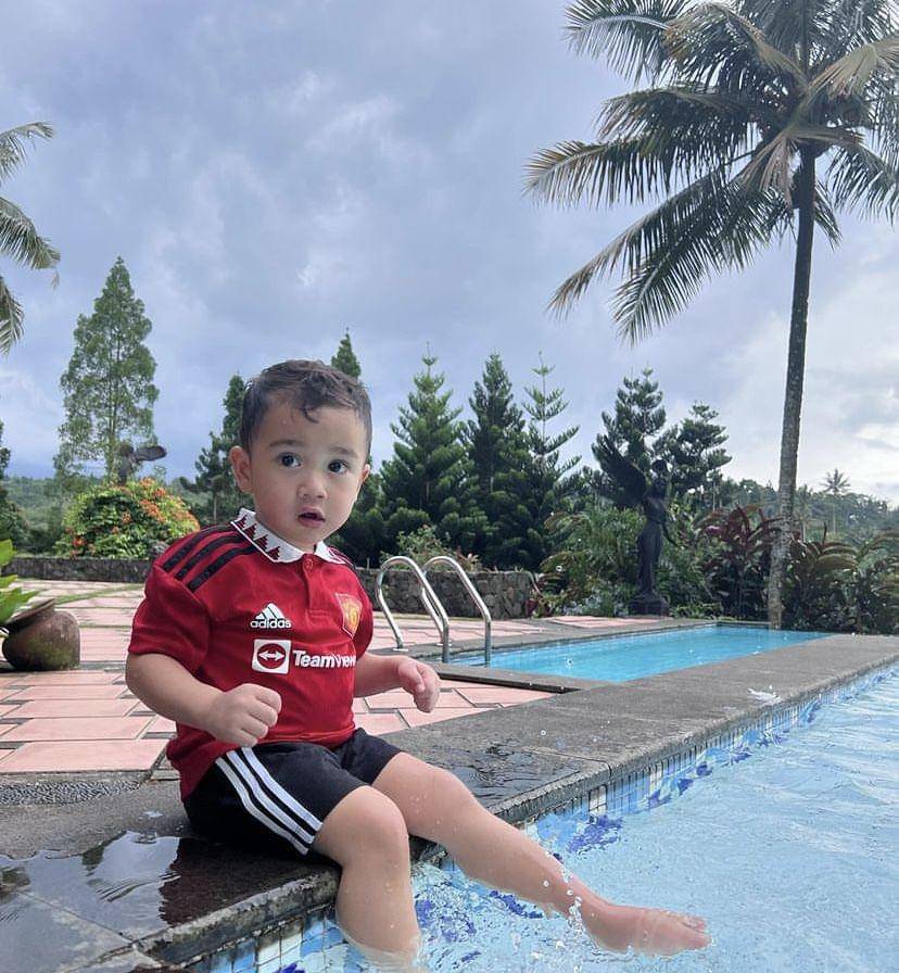 potret Cipung healing ke villa milik Mami Toko (Instagram.com/rieta_amilia)