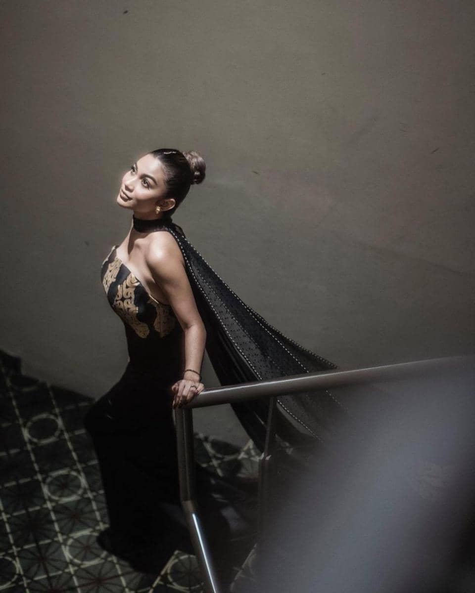 pesona Ariel Tatum dengan busana etnik (instagram.com/arieltatum)
