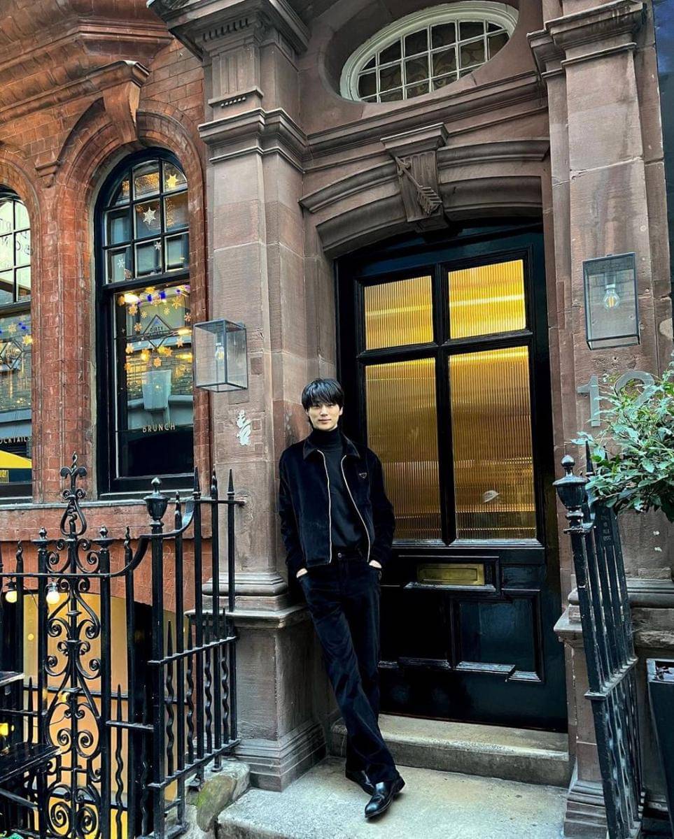 mix and match outer ala Byeon Woo Seok (instagram.com/byeonwooseok)