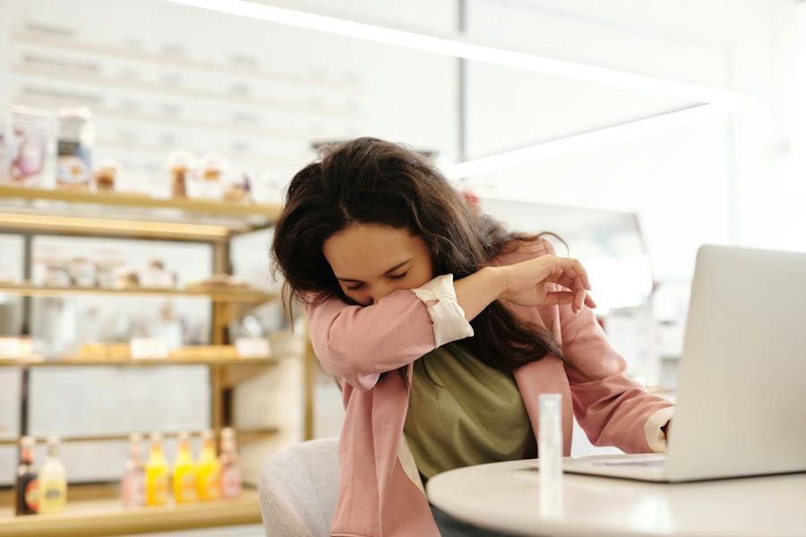 6 Cara Mengatasi Bersin Terus-menerus dan Hidung Gatal
