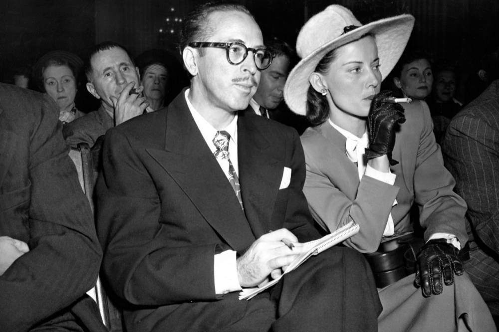 Penulis skenario dan novelis Colorado, Dalton Trumbo, bersama istrinya, Cleo, pada sidang House Un-American Activity Committee, 1947. (commons.wikimedia.org/Unknown author)