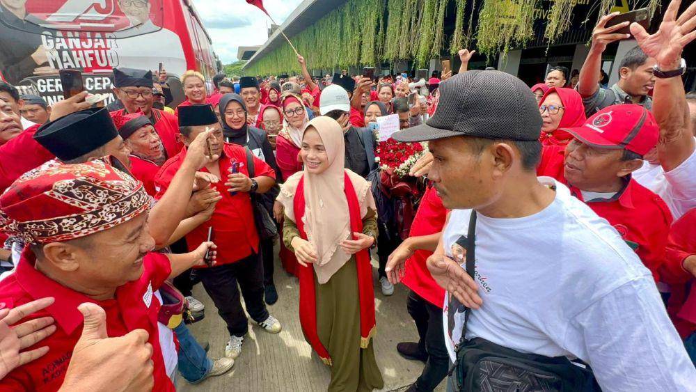 Istri calon presiden nomor urut 3 Ganjar Pranowo, Siti Atikoh berkampanye di Banyuwangi, Jawa Timur, pada Rabu (24/1/2024) (IDN Times/Istimewa)