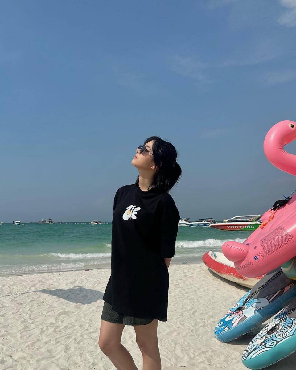 Zee JKT48 (instagram.com/jkt48.zee)