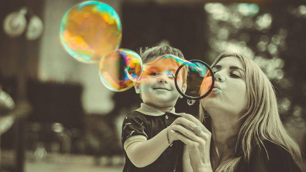 ilustrasi ibu dan anak (pixabay.com/marvelmozhko)